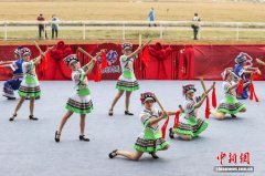 （新春走基层）贵州三都：“贵州村马”春节赛事引客来